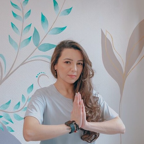 Cristina Shiraishi, instrutora de Yoga e Aerial Yoga